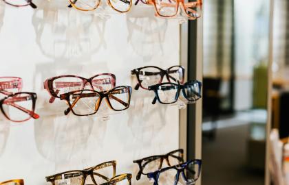 Choosing the Right Glasses for Your Face Shape & Lifestyle